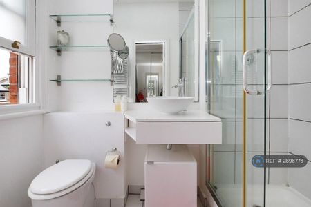 4 bedroom semi-detached house to rent - Photo 3