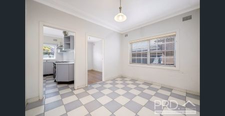 VERY NICE FAMILY HOME IN THE HEART OF BEVERLY HILLS CLOSE TO TRAIN STATION - Photo 4