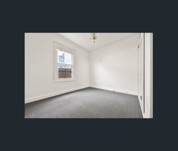 Character on Wellington - Photo 4