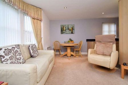 Royal Troon Drive, Wakefield, WF1 - Photo 3