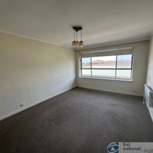 Two Bedroom Unit! - Photo 3