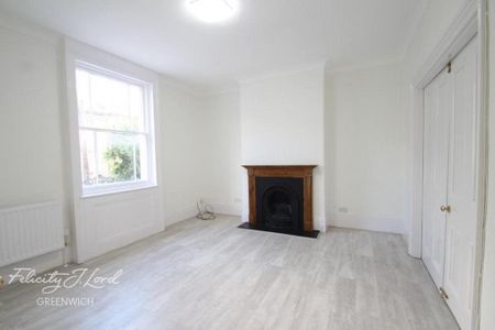 4 bedroom semi-detached house to rent - Photo 4