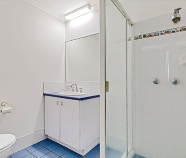 Freshly renovated unit in prestigious Cotton Tree area - Photo 6