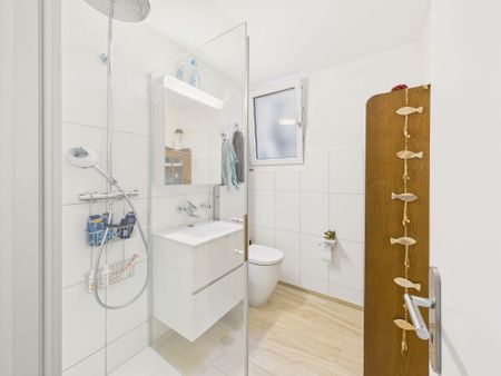 Traumhafte 3.5-Zimmer-Terrassenwohnung mit Zürichseeblick in Wädenswil - Photo 4