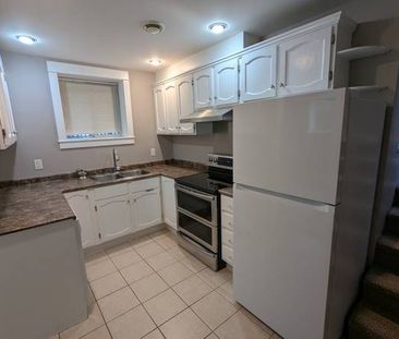 Quiet - Well maintained, clean 2 bedroom suite - Photo 2