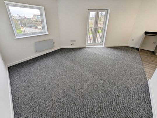 2 bedroom Flat To Let - Photo 1