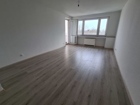 Ein WOHNTRAUM für die ganze Familie 3 Zimmer mit Balkon in der 4 Etage & Aufzug - Photo 2