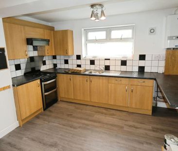 3 bedroom flat to rent - Photo 3