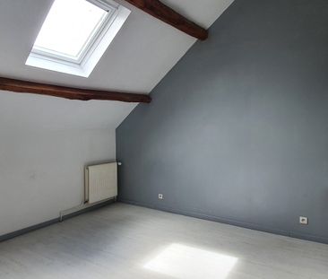 A LOUER MEUBLE - appartement T2 au premier étage, remise et parking privé - Photo 6