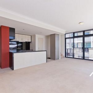 CENTRAL LOCATION, CLOSE TO EVERYTHING, HUGE BALCONY - Photo 2