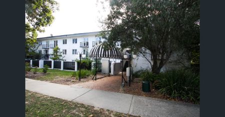 FULLY FURNISHED 1 BEDROOM - Photo 2