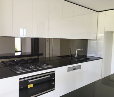 Stunning 4 Bedroom Home - Photo 4