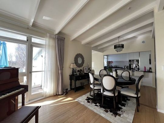Huge 5 Bedroom, 4 Bathroom House - Photo 1