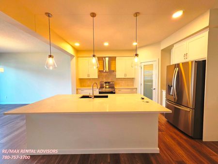 UPPER 2432 206 Street Northwest - Photo 4