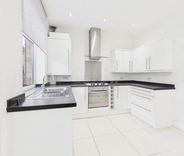 3 bedroom end of terrace house to rent - Photo 5