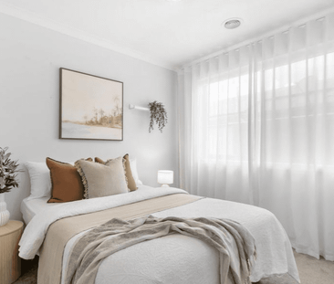 Spacious & Stylish Family Living in a Prime Location - Photo 5