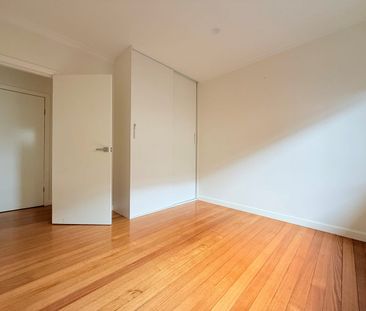 Spacious 3 Bedroom Home - Photo 2