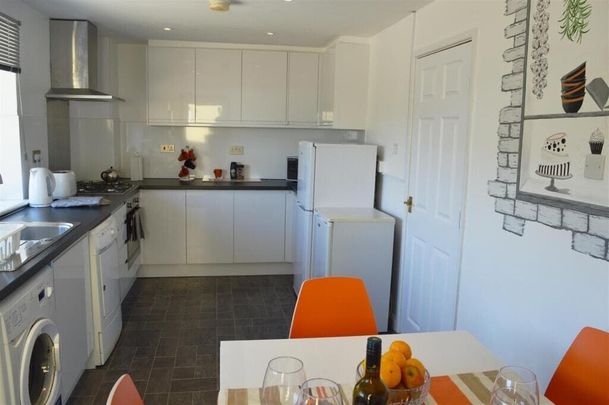 Pen Park Road, Southmead - Photo 1