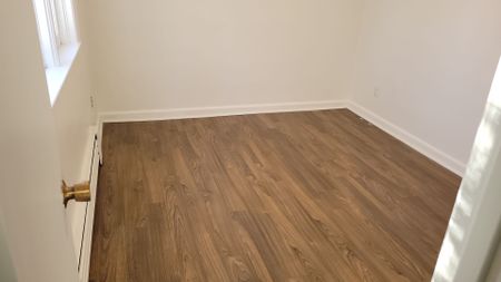 For Lease - 341 Sheppard Avenue Unit# Apt. #1, Toronto, Ontario - Photo 4