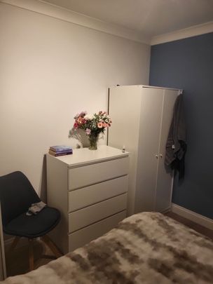 4 Bed Semi-Detached House, Bevendean Crescent, BN2 - Photo 1