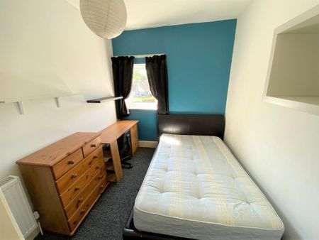 4 bedroom terraced house to rent - Photo 4