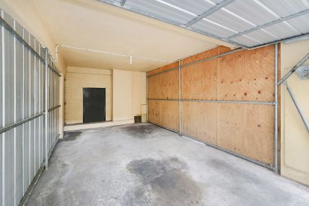 Well positioned renovated 2 bedroom apartment - Photo 5