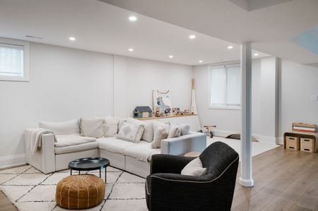 For Lease - 10 Thicketwood Boulevard, Whitchurch-Stouffville, Ontario - Photo 3