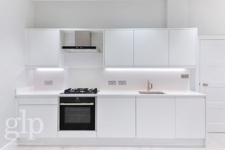 Flat, Carnaby Street, Soho, W1F - Photo 4