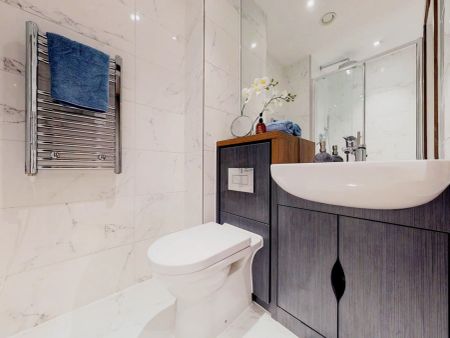 Studio Executive - Photo 3