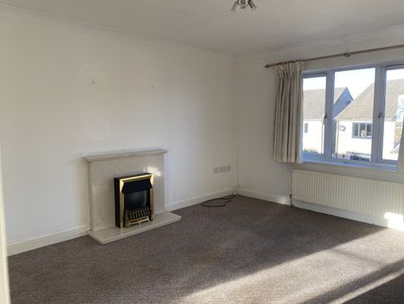 TWO BEDROOM FLAT - Photo 3