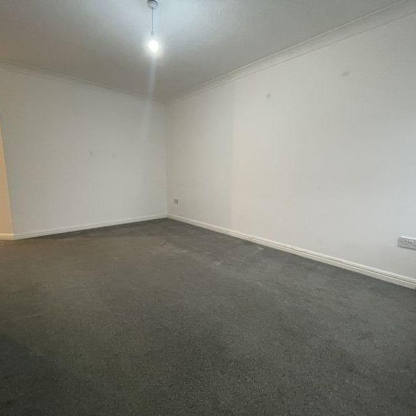 3 bedroom end of terrace house to rent - Photo 1