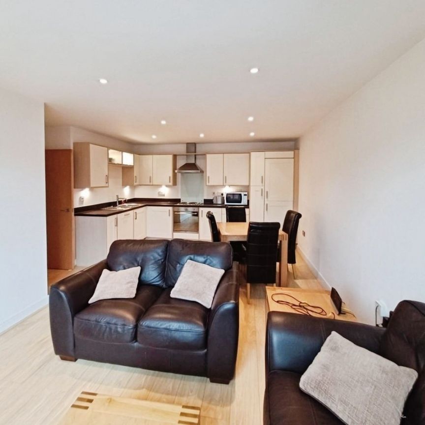 2 bedroom Flat To Let - Photo 1