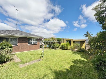 Comfortable Family Home in Quiet Location - Photo 3