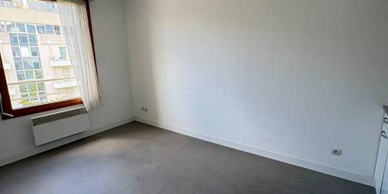 Studio meublé – Cours Sully - Photo 3