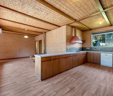 Spacious Family Home in Banksia Park - Photo 3