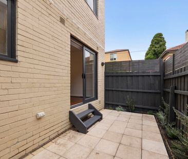 Spacious & Refreshed, Double Courtyard Living - Photo 3