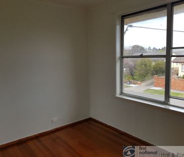 Three Bedroom Townhouse! - Photo 2
