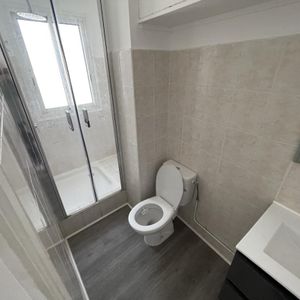 Location Appartement 1 pièce 22m² ST DENIS 97400 - Photo 2