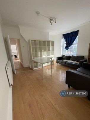 4 bedroom flat to rent - Photo 1