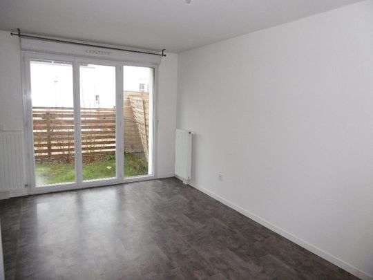 Location Appartement 1 pièce 42m² STE GENEVIEVE DES BOIS 91700 - Photo 1