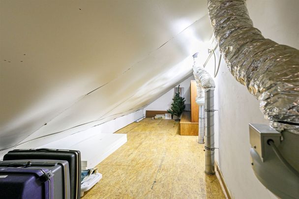 Woning met 2 slpks, tuin en 2 autostaanplaatsen - Photo 1