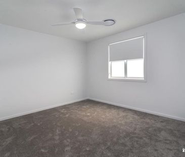 Modern Townhouse Living in a Prime Location - Photo 5