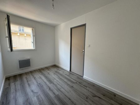 Location Appartement 2 pièces 34m² SETE 34200 - Photo 5
