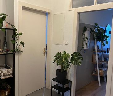 Helle 2 Zimmer Wohnung mit großem Balkon und Garage - Photo 1