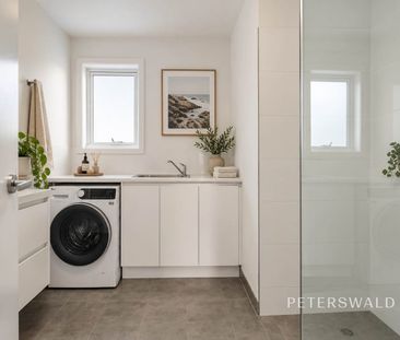 Comfort, Convenience & Contemporary Style - Photo 6