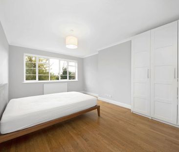 3 bedroom flat to rent - Photo 4