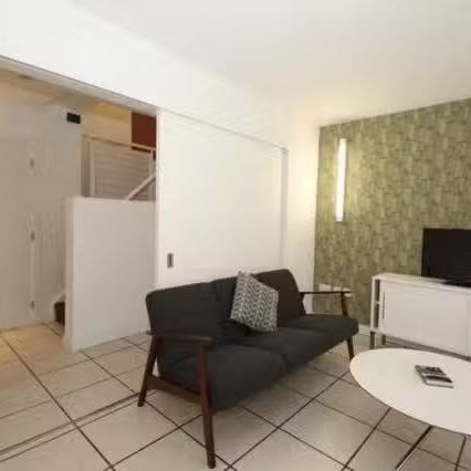 Stylish 3-bedroom apartment for rent in Old City, Dublin - Photo 1