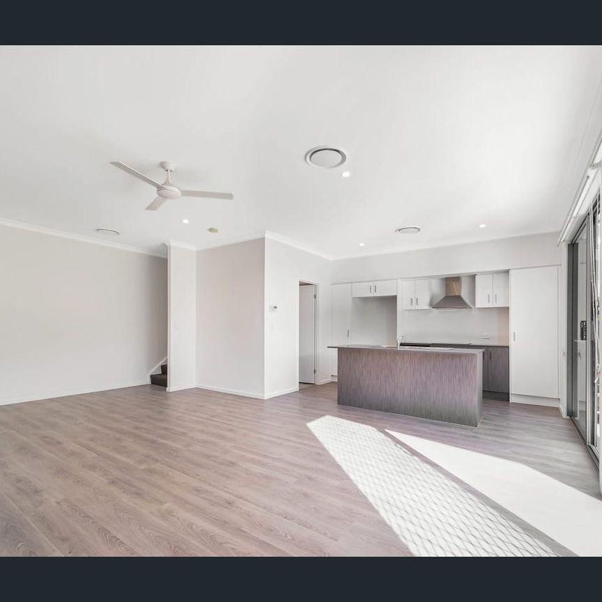 TERRACE HOME IN CAPESTONE WITH DUCTED AIR CONDITIONING - Photo 1