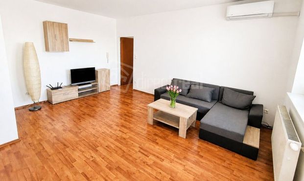 DIRECTREAL|Klimatizovaný 3-izbový byt s balkónom a parkovaním v centre Galanty 68m2 - Photo 1