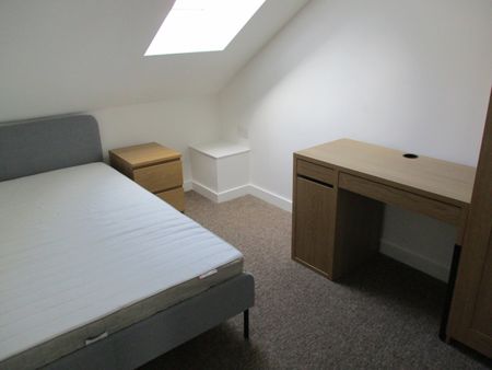 4 Bed Flat, Armada Place, BS1 - Photo 4